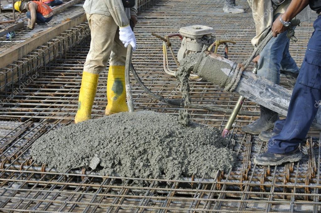 cropped-depositphotos_63718001-stock-photo-construction-workers-casting-concrete-using.jpg